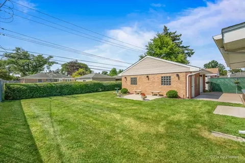 Undisclosed, Des Plaines, IL 60016 photo 16