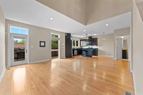 Living - 86 Northfield Ter, Wheeling, IL 60090 photo 2 of 9