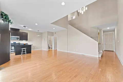 Living - 86 Northfield Ter, Wheeling, IL 60090 photo 1 of 9