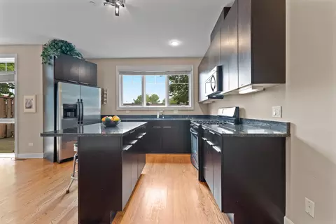 Kitchen - 86 Northfield Ter, Wheeling, IL 60090 photo 1 of 1