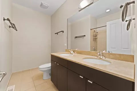 Bath - 86 Northfield Ter, Wheeling, IL 60090 photo 4 of 5