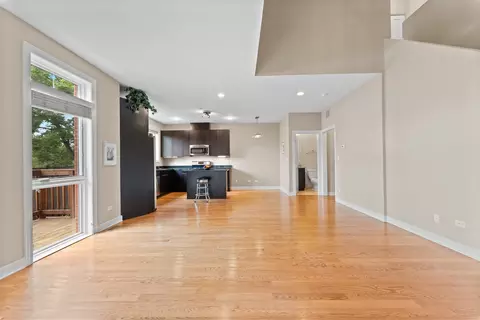 Living - 86 Northfield Ter, Wheeling, IL 60090 photo 3 of 9