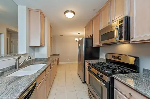 Kitchen - 2700 Summit Dr #409, Glenview, IL 60025 photo 3 of 3