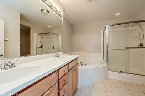 Bath - 2700 Summit Dr #409, Glenview, IL 60025 photo 3 of 3