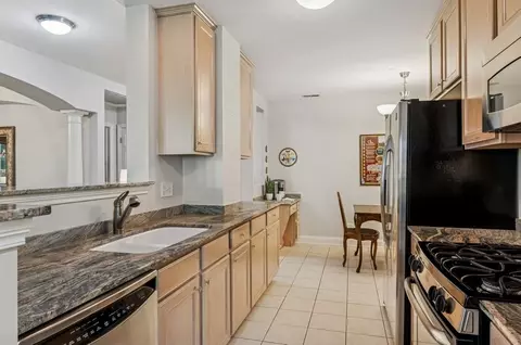 Kitchen - 2700 Summit Dr #409, Glenview, IL 60025 photo 2 of 3