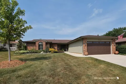 39866 Crabapple Dr, Antioch, IL 60002
