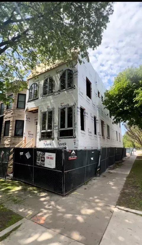 3456 N Claremont Ave, Chicago, IL 60657