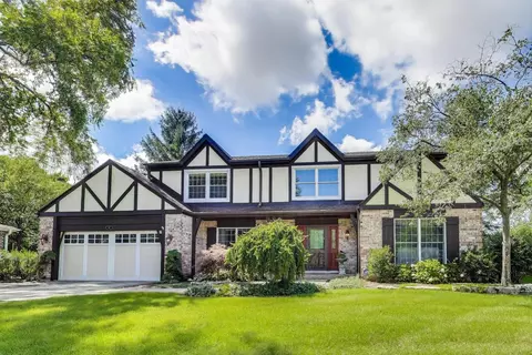 912 N Carlyle Ln, Arlington Heights, IL 60004