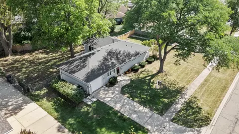 455 Mohave St, Hoffman Estates, IL 60169 photo 3