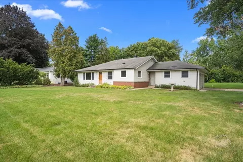 605 W Fabyan Pkwy, Geneva, IL 60134