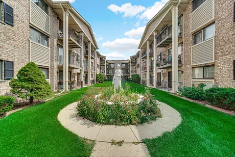5331 N Delphia Ave #131, Chicago, IL 60656