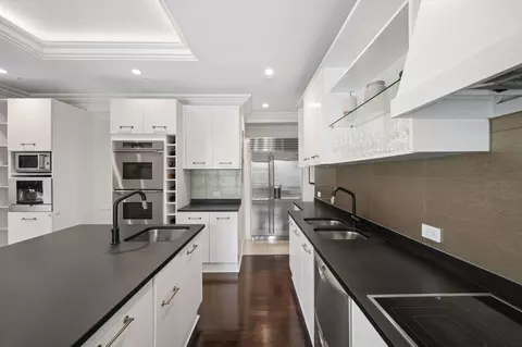 Kitchen - 39 E Schiller St #4W, Chicago, IL 60610 photo 2 of 3