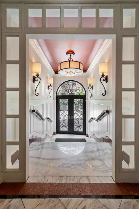 Entry Way - 39 E Schiller St #4W, Chicago, IL 60610 photo 1 of 4