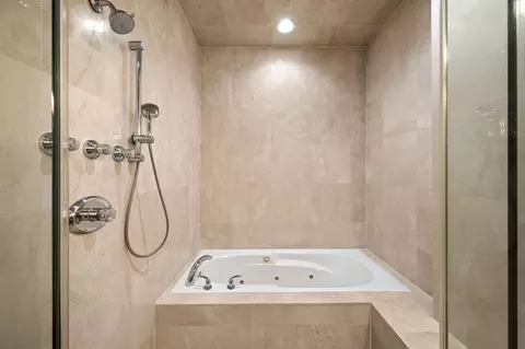 Bath - 39 E Schiller St #4W, Chicago, IL 60610 photo 3 of 5