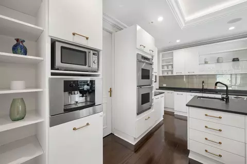 Kitchen - 39 E Schiller St #4W, Chicago, IL 60610 photo 3 of 3
