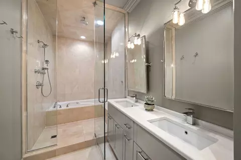 Bath - 39 E Schiller St #4W, Chicago, IL 60610 photo 2 of 5