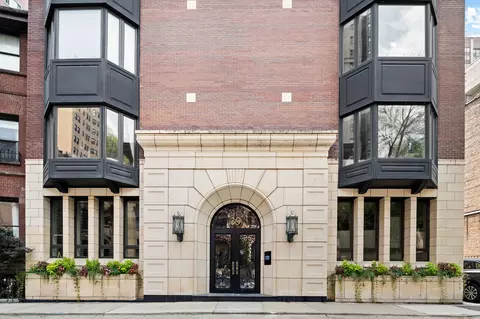 39 E Schiller St #4W, Chicago, IL 60610