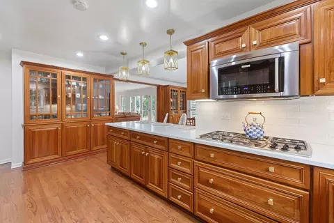 Kitchen - 2114 Prairie St, Glenview, IL 60025 photo 3 of 4