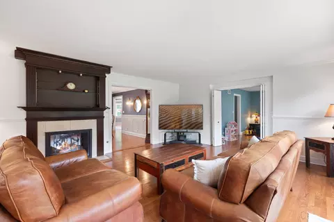 Living - 2114 Prairie St, Glenview, IL 60025 photo 2 of 2