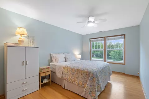 Bedroom - 2114 Prairie St, Glenview, IL 60025 photo 2 of 4