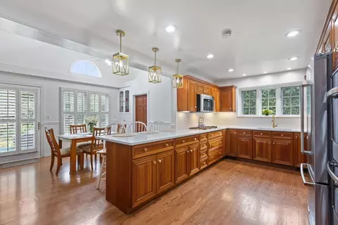 Kitchen - 2114 Prairie St, Glenview, IL 60025 photo 4 of 4