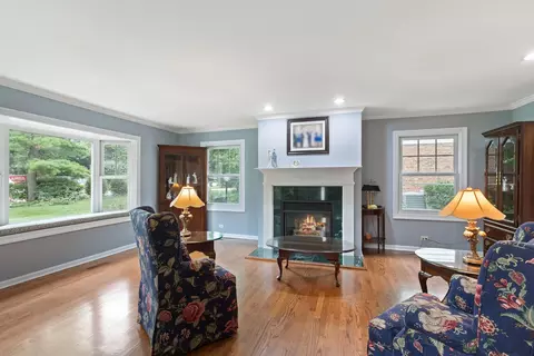 Living - 2114 Prairie St, Glenview, IL 60025 photo 1 of 2
