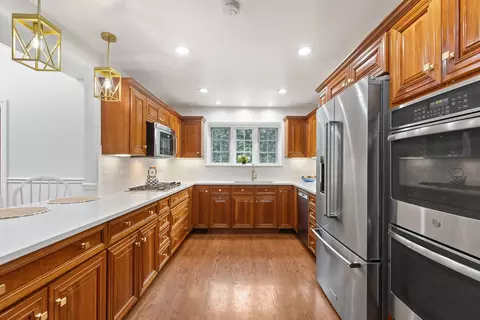 Kitchen - 2114 Prairie St, Glenview, IL 60025 photo 2 of 4