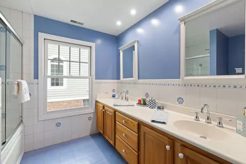Bath - 2114 Prairie St, Glenview, IL 60025 photo 5 of 5