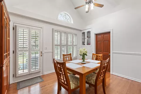 Dining - 2114 Prairie St, Glenview, IL 60025 photo 3 of 4