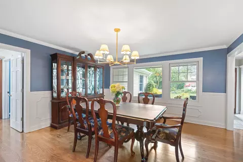 Dining - 2114 Prairie St, Glenview, IL 60025 photo 2 of 4