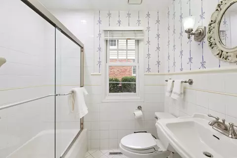 Bath - 2114 Prairie St, Glenview, IL 60025 photo 1 of 5