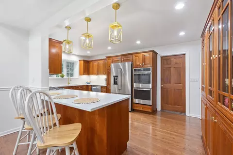 Kitchen - 2114 Prairie St, Glenview, IL 60025 photo 1 of 4