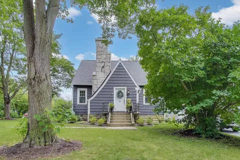 201 George St, Barrington, IL 60010