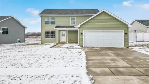 611 Apple Valley Rd, Harvard, IL 60033