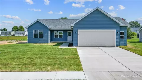 603 Apple Valley Rd, Harvard, IL 60033