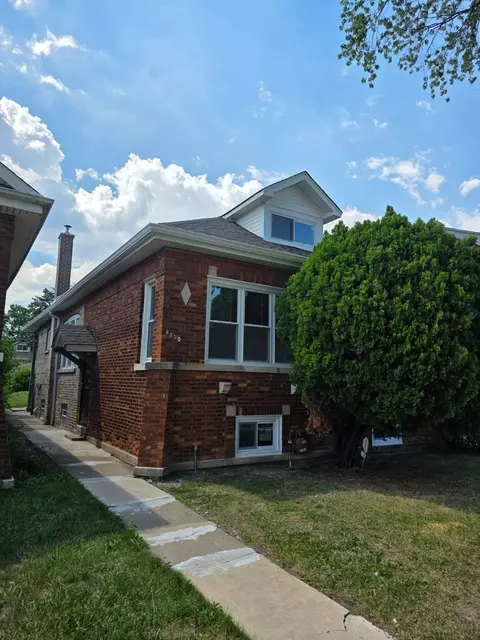 8830 S Bishop St, Chicago, IL 60620
