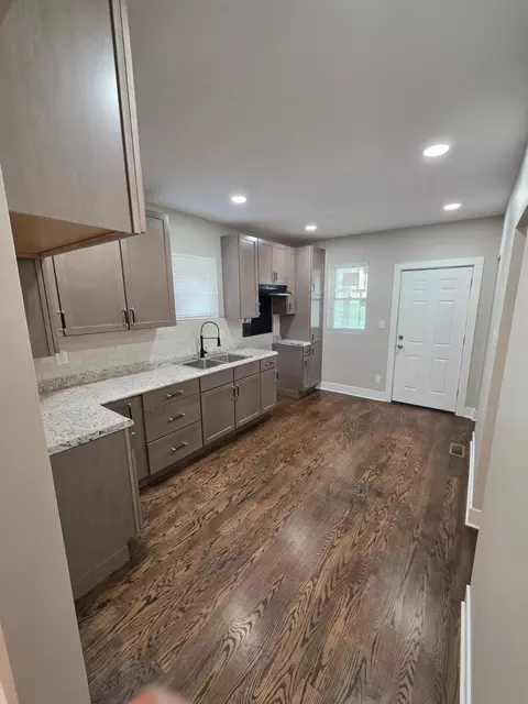 8830 S Bishop St, Chicago, IL 60620 photo 5