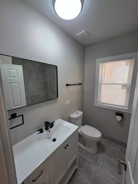 8830 S Bishop St, Chicago, IL 60620 photo 12