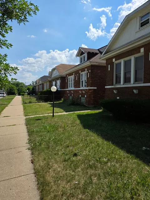 8830 S Bishop St, Chicago, IL 60620 photo 3