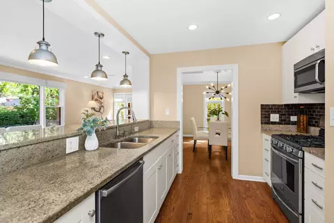3323 Harrison St, Evanston, IL 60201 photo 8