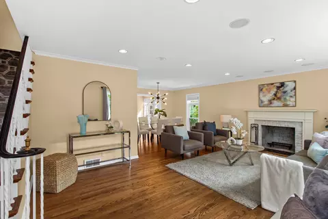 3323 Harrison St, Evanston, IL 60201 photo 3
