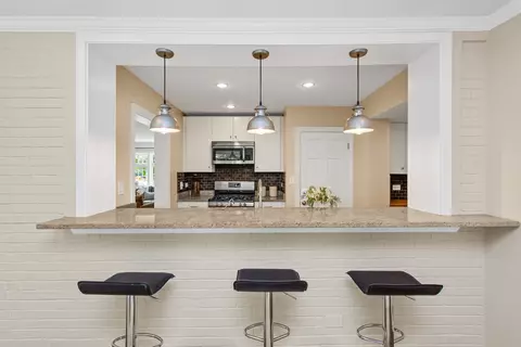 3323 Harrison St, Evanston, IL 60201 photo 9