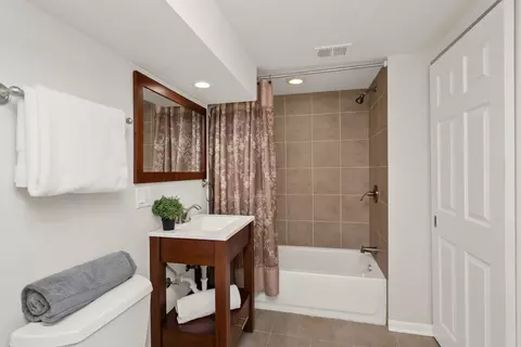 3323 Harrison St, Evanston, IL 60201 photo 29