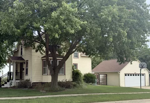 140 Greeley St, Sycamore, IL 60178