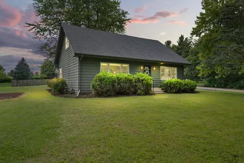 40 W897 Brown Rd, Saint Charles, IL 60175