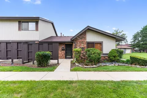 17 Tower Ct #17, Downers Grove, IL 60516