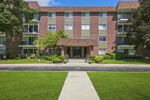1025 S Fernandez Ave #4C, Arlington Heights, IL 60005