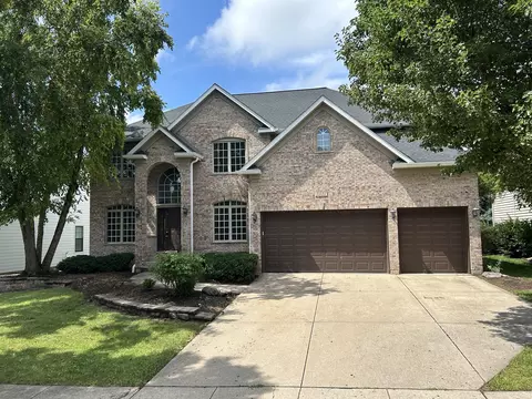 3932 Bluejay Ln, Naperville, IL 60564