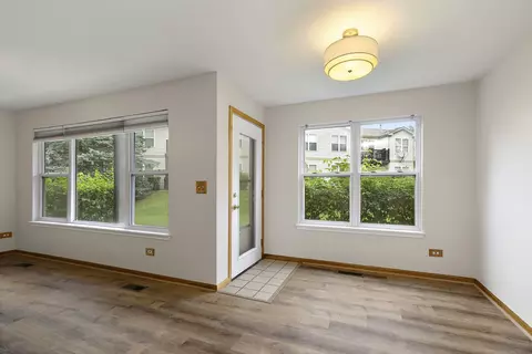 Living - 1104 Yorkshire Ct #A, Elgin, IL 60120 photo 4 of 4