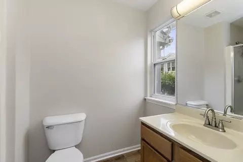 Bath - 1104 Yorkshire Ct #A, Elgin, IL 60120 photo 1 of 2